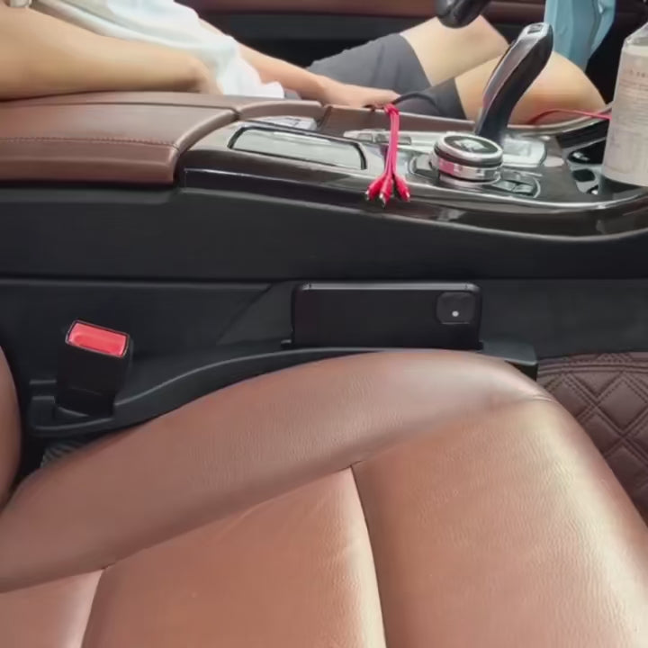 Tira de enchufe para el espacio del asiento del automóvil para un almacenamiento elegante